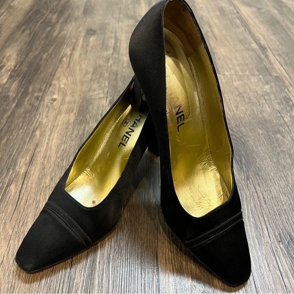 CHANEL Vintage Cap Toe Pumps Block Heels Black Suede Slip On Shoes Size 8.5 - Picture 3 of 15